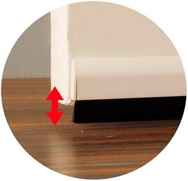 Zelfklevende tochtstrip voor deuren wit met verstelbare borstel (1 meter)